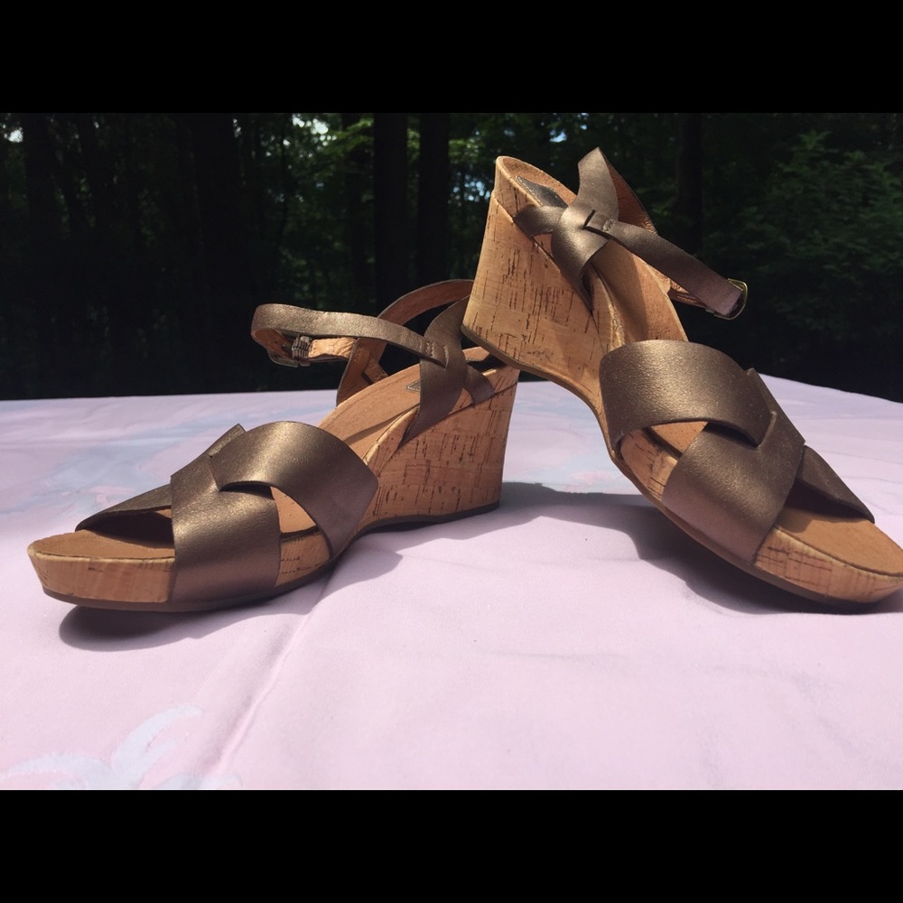 Clark’s Artisan Bronze Cork Sandals Size 9 NWOT